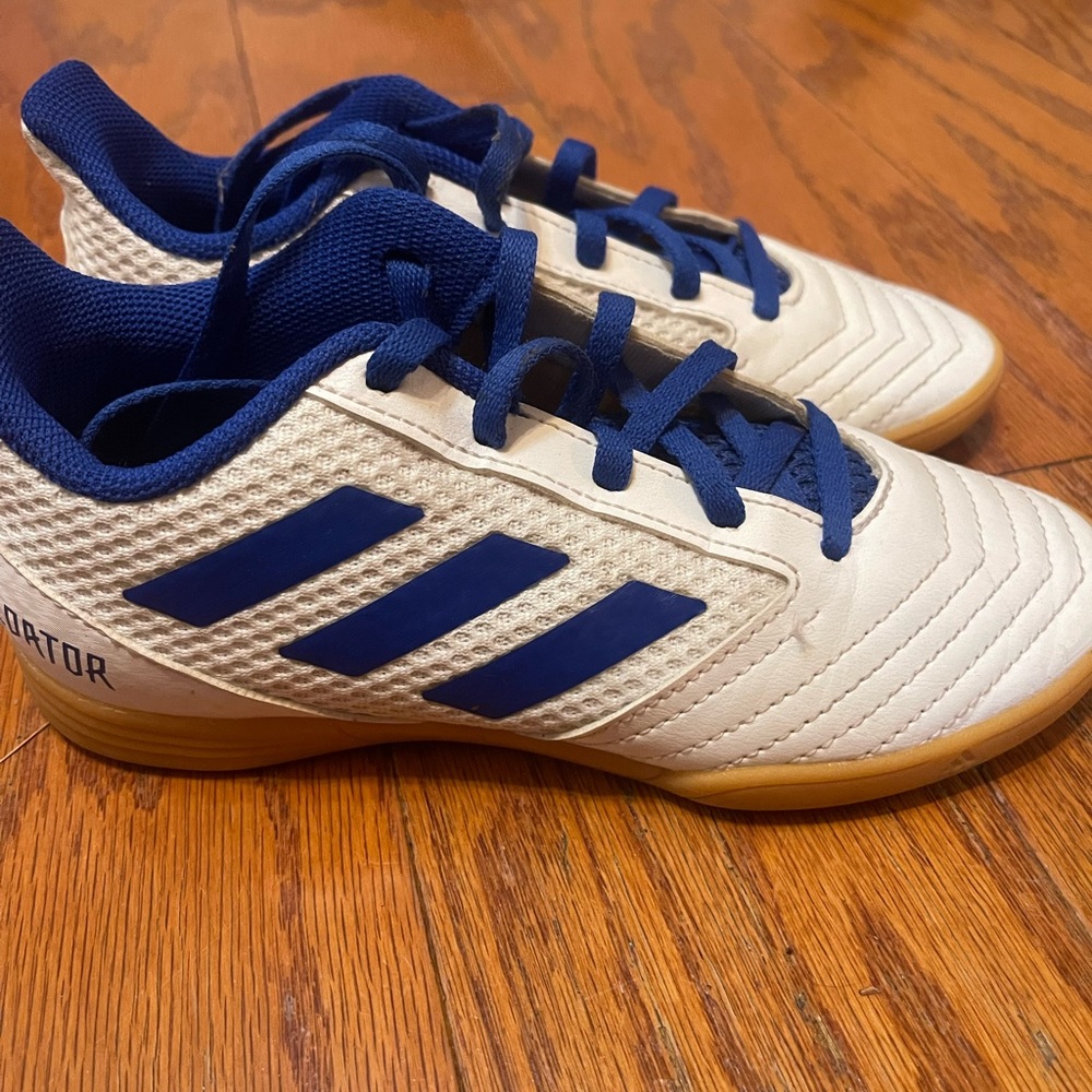 adidas Kids Sneakers/indoor soccer futsal Predator - White and Navy